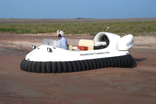 http://photos.neoterichovercraft.com/galleries/miscellaneous/Spotlight2/photos/model1874.jpg