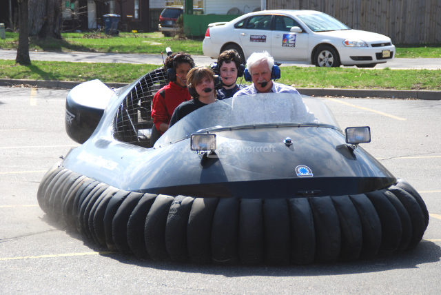 http://photos.neoterichovercraft.com/galleries/miscellaneous/spotlight/photos/11rides.jpg