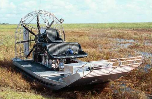 Image airboat vs hovercraft