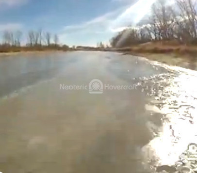 Video Hovercraft flies over broken ice
