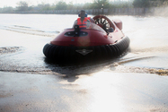 Photo Neoteric hovercraft pilot training Thailand flood